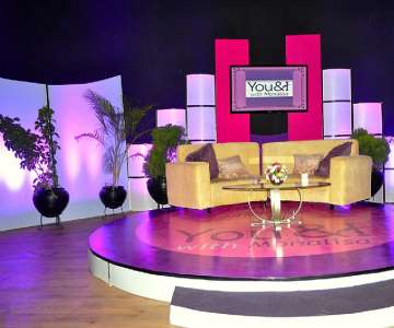 01 THE TALK SHOW STAGE