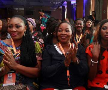 CROSS SECTION OF MAKEUP ARTISTES IN THE AUDIENCE