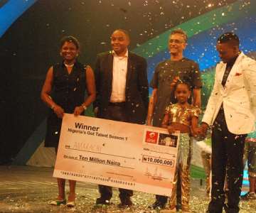 (l-r)Mother of Nigeria''s Got Talent (NGT) Season One, Mrs. Uyanne, CEO, Rapid Blue Format and Optima Media, Mr. Rotimi Pedro, MD/CEO, Airtel Nigeria, Rajan Swaroop, NGT Season One Winner, Amarachi Uyanne and NGT Presenter, Andre Blaize on stage shortly after the 8 years old received the cheque of N10 Million grand prize at the OMG Studio in Lagos....Saturday