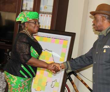 Dr. Mrs Ngozi Okonjo Iweala, Minister of Finance andCo-coordinating Minister of the Economy welcoming Chief Willie Obiano,Governor of Anambra State during a courtesy visit to the Ministry inAbuja...Thursday