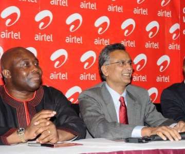 (L-R) George Andah, Chief Marketing Officer, Airtel Nigeria; Rajan Swaroop, Managing Director/Chief Executive Officer, Airtel Nigeria; and Inusa Bello, Chief Sales Officer, Airtel Nigeria, during the launch of Airtel Easy Recharge (Wazobia), a denomination-less recharge designed to give consumers customers more convenience, flexibility, freedom, and ease in loading their phone with airtime….in Lagos this morning.