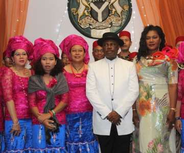 His Excellency Governor Willie Obiano and his wife Ebelechukwu with with the Ladies in the Thai Delegation during the Cultural Night held at Governors Lodge Amawbia.