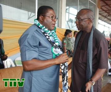 Imo Deputy Governor, Prince Eze Madumere discusses with the SGI, Sir. Jude Ejiogu who was present to to honour Owerri Zone leader.