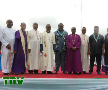 Prince Eze Madumere, the Deputy Governor of Imo State in a photo pose with the Clergy after a thanksgiving service prior the main event
