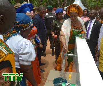 wife of the Governor of Anambra State, Chief (Mrs.) Ebelechukwu Obiano commissioning the Borehole at Amici, Nnewi South Local Government Area.