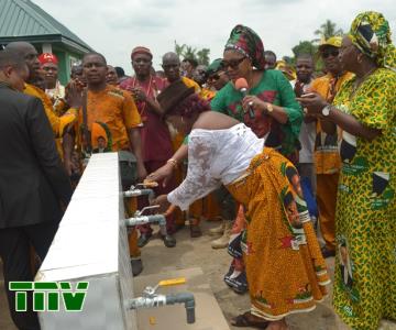 wife of the Governor of Anambra State, Chief (Mrs.) Ebelechukwu Obiano commissioning the Borehole at Enugwu Otu, Aguleri in Anambra East Local Government Area.