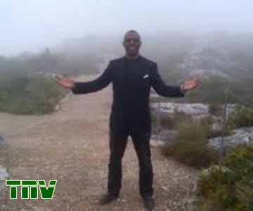 PRINCEWILL STANDING IN D CLOUDS IN CAPE TOWN